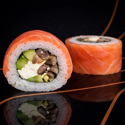 Заказать Ролл с копченым лососем и осьминогом, RollBerry