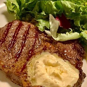 Свиной стейк с французским соусом, Шаурмяне