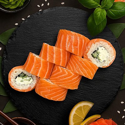 Заказать Ролл Филадельфия с огурцом, Ролл на стол