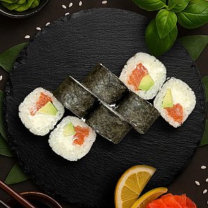 Ролл с лососем и авокадо, Ролл на стол