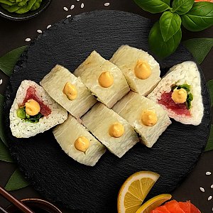 Ролл в рисовой бумаге с тунцом, Ролл на стол