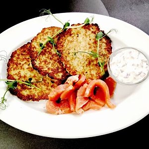 Драники с сёмгой и соусом тартар, Драники, блины & пельмени