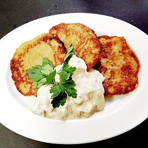 Драники с соусом из белых грибов, Драники, блины & пельмени