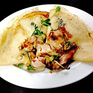 Блинчики с беконом и грибами, Драники, блины & пельмени