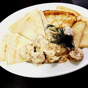 Блинчики с домашней колбасой, Драники, блины & пельмени