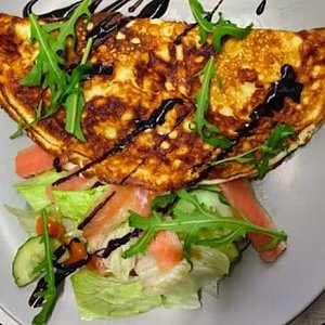 Омлет с сёмгой и овощами, Драники, блины & пельмени