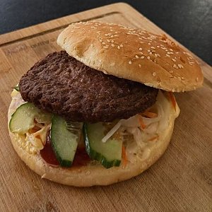 Бургер с говяжьей котлетой, Сайгон у Нины