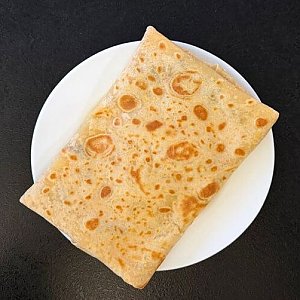 Блин с баварскими колбасками и салатом, Сайгон у Нины