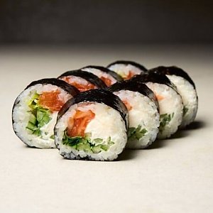 Ролл с лососем и огурцом, Много Рыбы