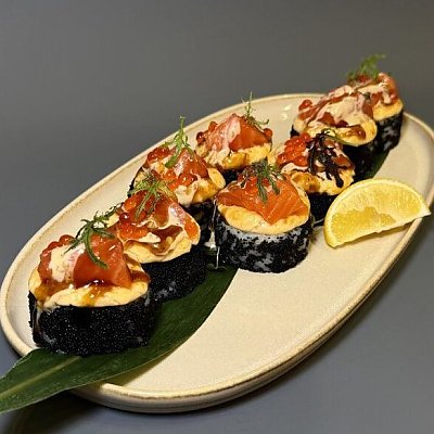 Заказать Запеченый ролл с лососем и снежным крабом, Много Рыбы