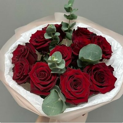 Заказать Букет из 11 красных роз с эвкалиптом, Вальс Цветов
