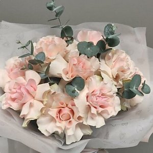 Букет из французских роз с эвкалиптом, Вальс Цветов