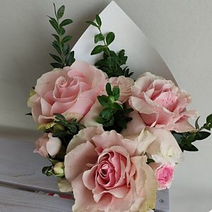 Композиция в конусе с французской розой №16, Вальс Цветов