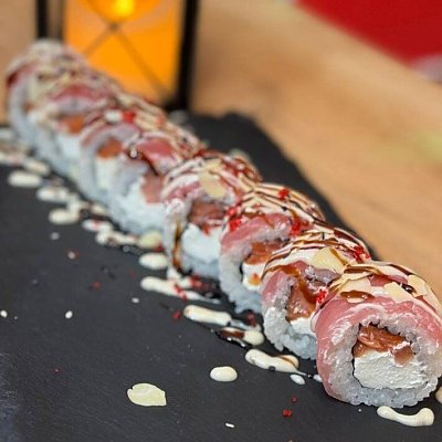 Заказать Премиум ролл Тунец в лепестках миндаля, Golden Chef Sushi