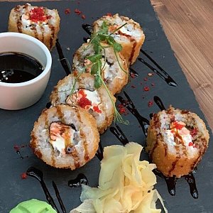 Горячий ролл с форелью терияки, Golden Chef Sushi