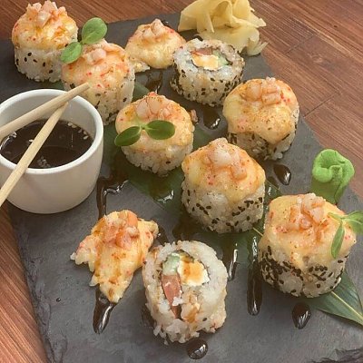 Заказать Запечённый ролл с креветкой, Golden Chef Sushi