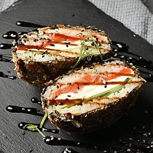 Суши-бургер с форелью, Golden Chef Sushi
