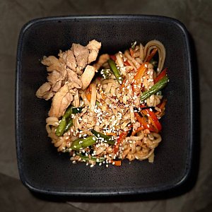 Удон с курицей и овощами, Бар Медведь