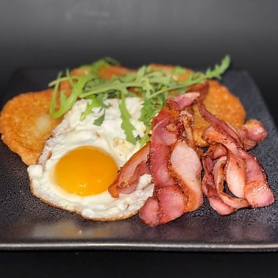 Заказать Драники с беконом и яйцом, Бар Медведь