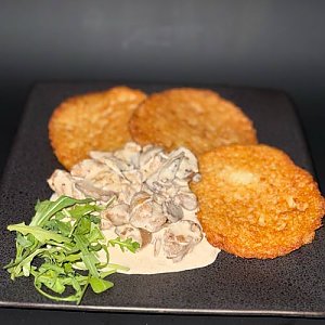 Драники с курицей и грибами, Бар Медведь