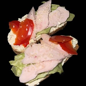 Брускетты с копчёной курицей, Бар Медведь