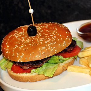 Бургер с картофелем фри, Мерв ТМ