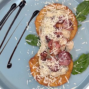 Драники картофельные с колбаской и грибами в сливочном соусе, Луна - Светлогорск