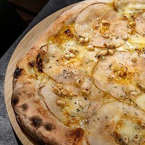 Пицца с грушей дорблю, SHTUKA