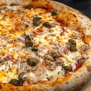 Пицца с тунцом и каперсами, SHTUKA