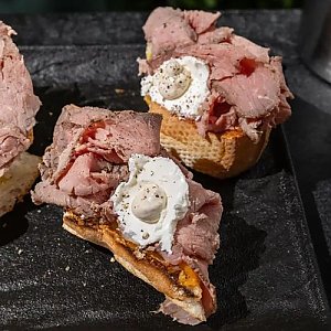 Брускетта с ростбифом, SHTUKA