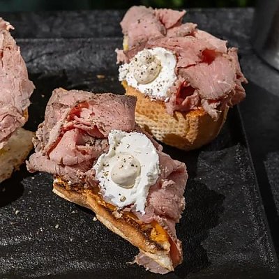 Заказать Брускетта с ростбифом, SHTUKA