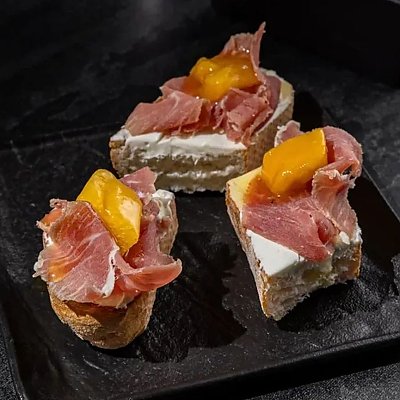 Заказать Брускетта с пармой и манго, SHTUKA