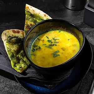 Сливочный гороховый суп с пармой и каперсами, SHTUKA