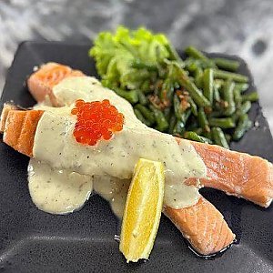 Лосось со стручковой фасолью, Бар Луна