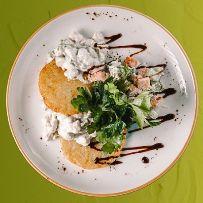 Заказать Драники с поджаркой и салатом, Mideo Lounge