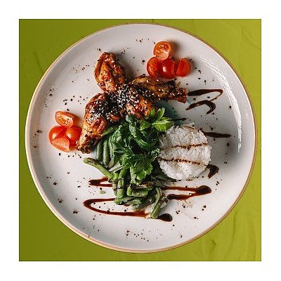 Заказать BBQ Крылышки с рисом и стручковой фасолью, Mideo Lounge
