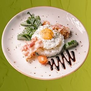 Рис с беконом и яйцом, Mideo Lounge