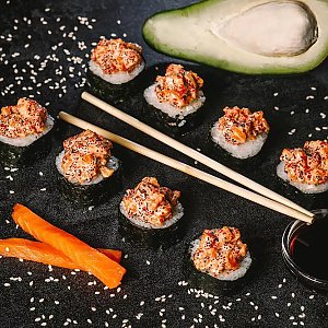 Ролл Тар-тарнутый Лосось, Пёс и Лис