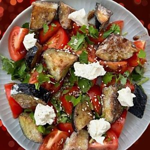 Салат с хрустящими баклажанами, Гранат