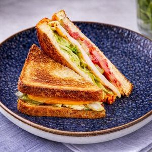Утренний тост с ветчиной, сыром и яйцом, Свеча