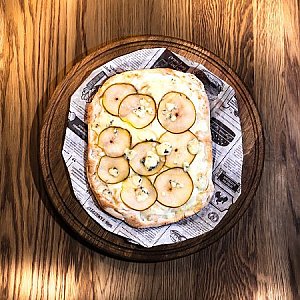 Пинса с грушей Дор Блю, BRUNCH
