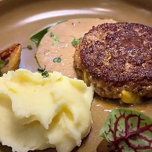 Бифштекс из дичи с кремом из жареного картофеля, BRUNCH