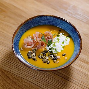 Крем-суп из тыквы с вяленым окороком и сыром страчателла, BRUNCH