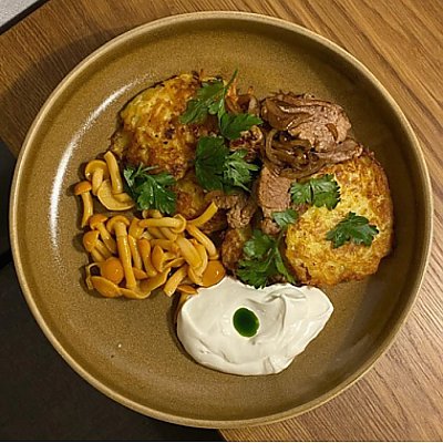 Заказать Драники с маринованными грибами и жареной свининой, BRUNCH