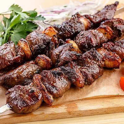 Заказать Шашлык из говядины с салатом и лепёшкой, Тандырная