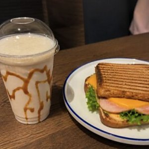 Сэндвич и Молочный коктейль, Квадрат