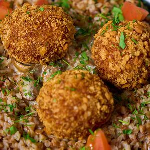 Митболы из цыпленка с гречневой кашей и грибным соусом, Библиотека