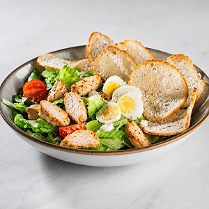 Салат Цезарь с курицей, Кропкi (на Советской)