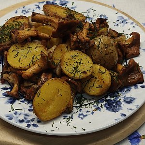 Молодой картофель с лисичками, ХуткаБульба