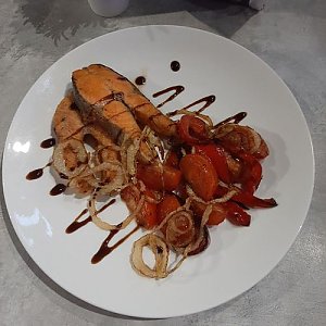Стейк форели жареный с овощами, Платина